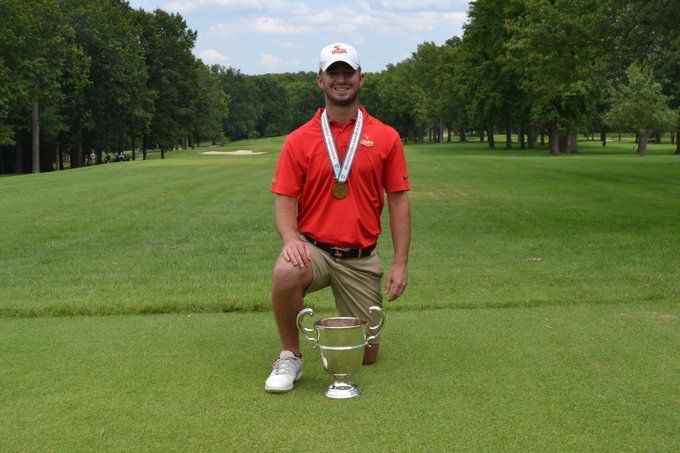 ChrisFerris_withMetropolitontrophy.jpg